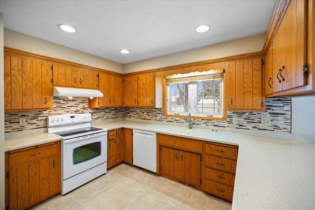 606 NE 3 Street NE, Dilworth, MN 56529