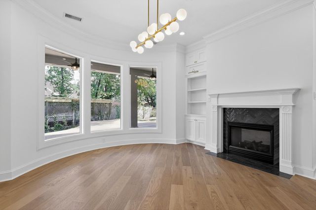 2 Argonne Place, The Woodlands, TX 77382