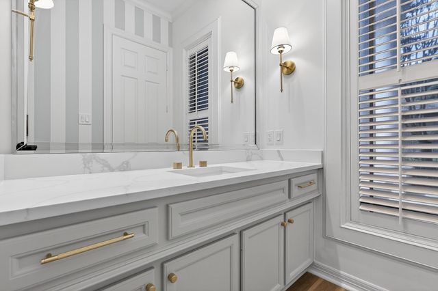 2 Argonne Place, The Woodlands, TX 77382