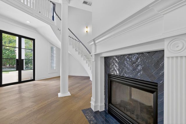 2 Argonne Place, The Woodlands, TX 77382