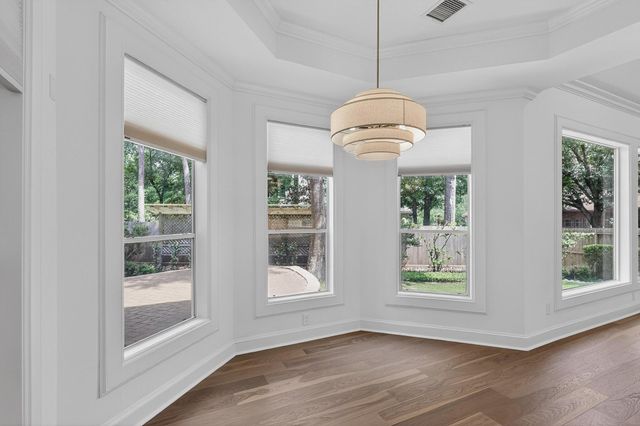 2 Argonne Place, The Woodlands, TX 77382
