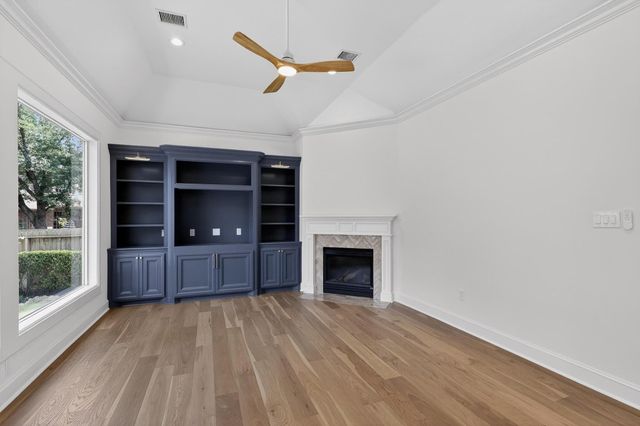 2 Argonne Place, The Woodlands, TX 77382