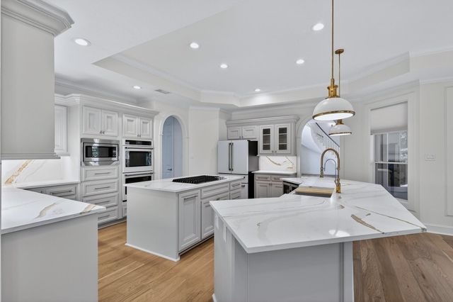 2 Argonne Place, The Woodlands, TX 77382
