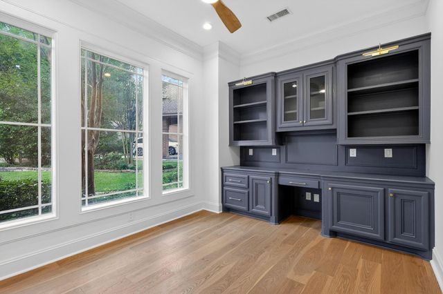 2 Argonne Place, The Woodlands, TX 77382