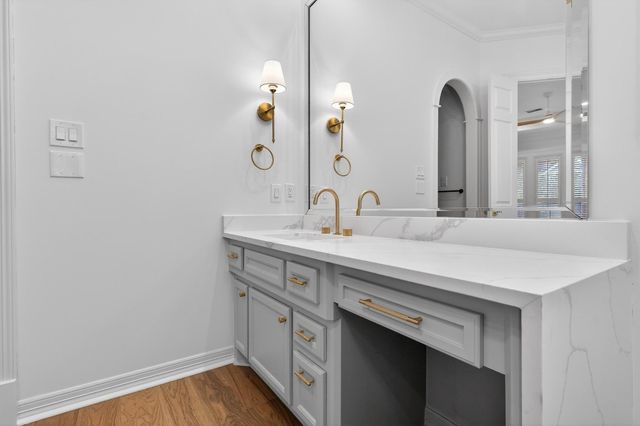 2 Argonne Place, The Woodlands, TX 77382