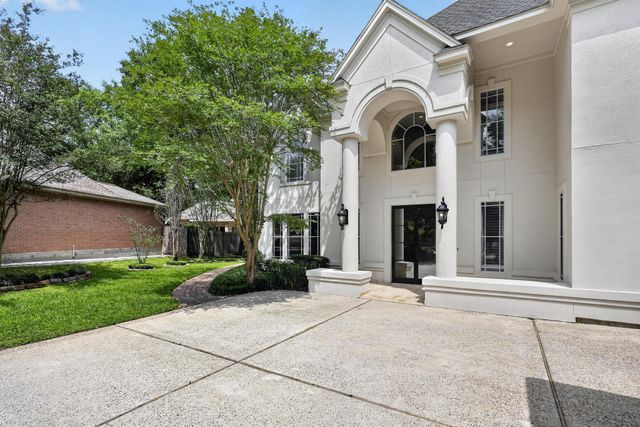 2 Argonne Place, The Woodlands, TX 77382