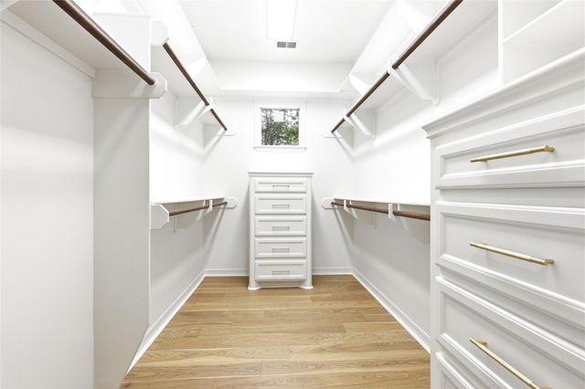 2 Argonne Place, The Woodlands, TX 77382