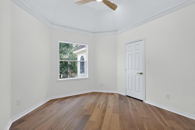 2 Argonne Place, The Woodlands, TX 77382