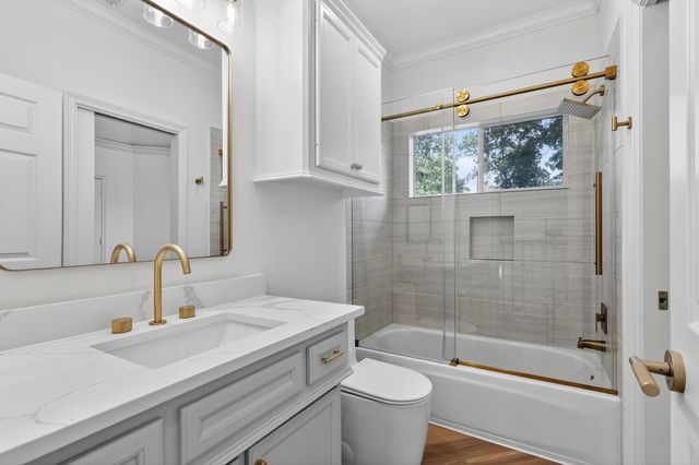 2 Argonne Place, The Woodlands, TX 77382