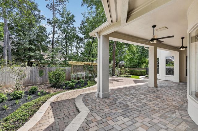 2 Argonne Place, The Woodlands, TX 77382
