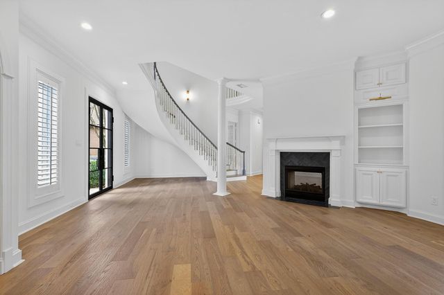 2 Argonne Place, The Woodlands, TX 77382
