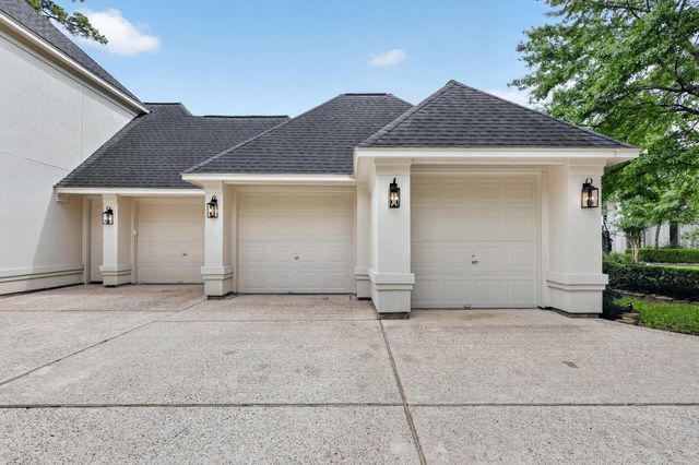 2 Argonne Place, The Woodlands, TX 77382