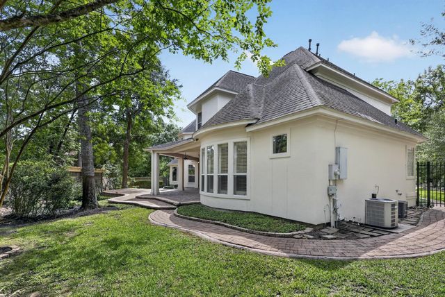 2 Argonne Place, The Woodlands, TX 77382