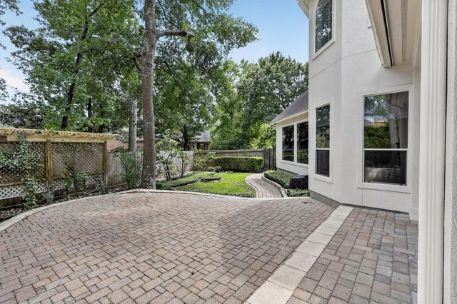 2 Argonne Place, The Woodlands, TX 77382