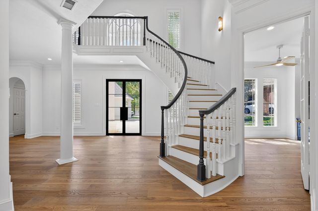 2 Argonne Place, The Woodlands, TX 77382