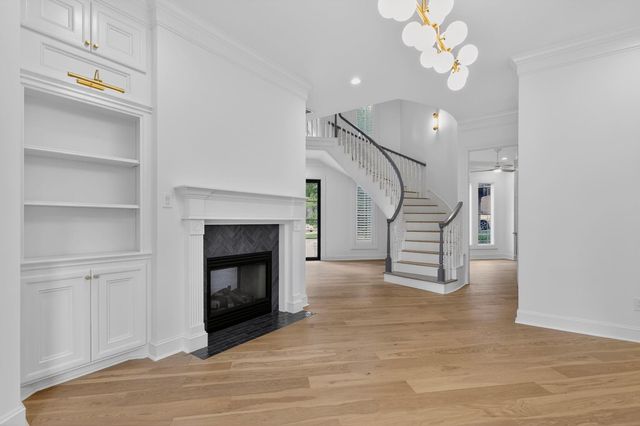 2 Argonne Place, The Woodlands, TX 77382