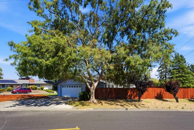 47 Greenfield Drive, Moraga, CA 94556