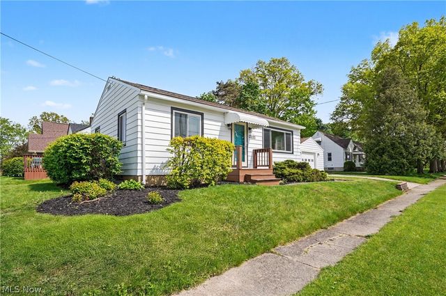 2697 8th Street, Cuyahoga Falls, OH 44221
