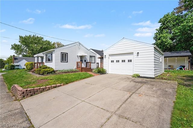 2697 8th Street, Cuyahoga Falls, OH 44221