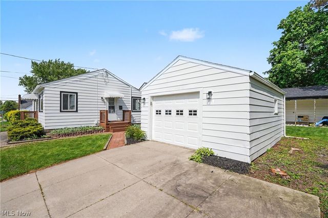 2697 8th Street, Cuyahoga Falls, OH 44221