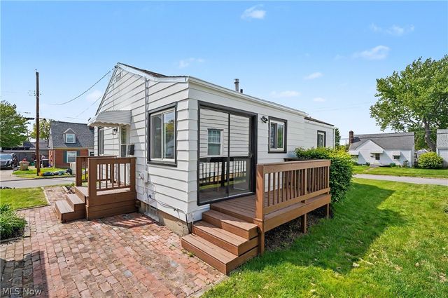 2697 8th Street, Cuyahoga Falls, OH 44221