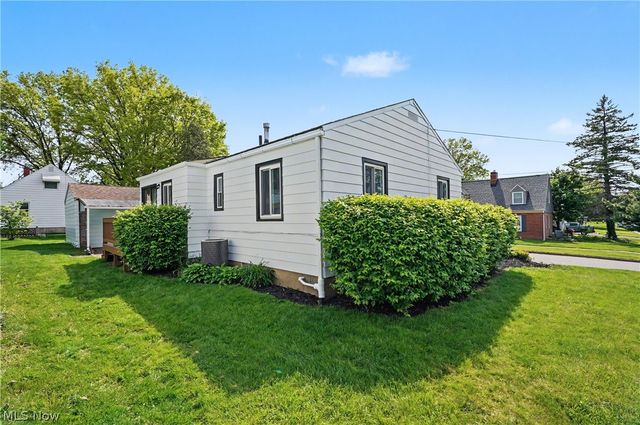 2697 8th Street, Cuyahoga Falls, OH 44221