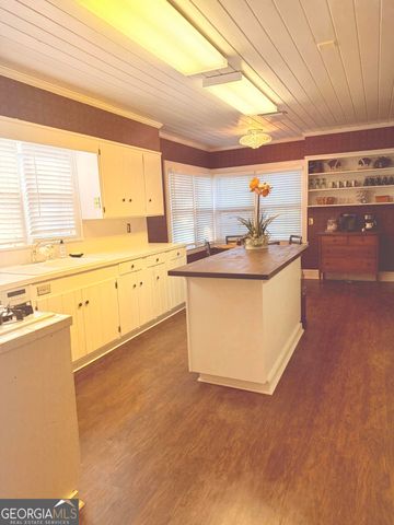 1309 S Dogwood Drive, Nashville, GA 31639