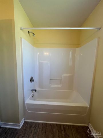 120 Nivana Dr, Crestview, FL 32536