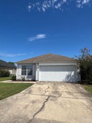 120 Nivana Dr, Crestview, FL 32536