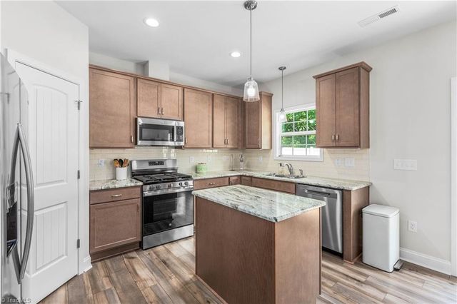3538 River Farm Drive, Kernersville, NC 27284