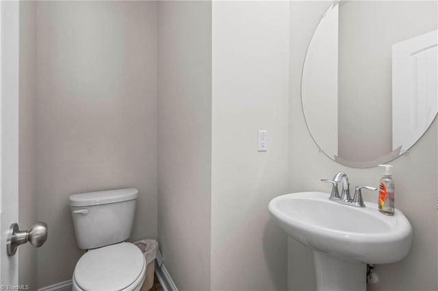 3538 River Farm Drive, Kernersville, NC 27284