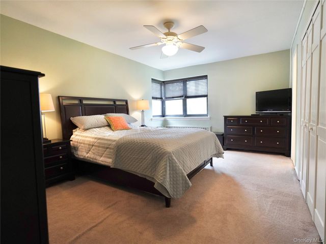 50 Brompton Road 3C, Great Neck, NY 11021