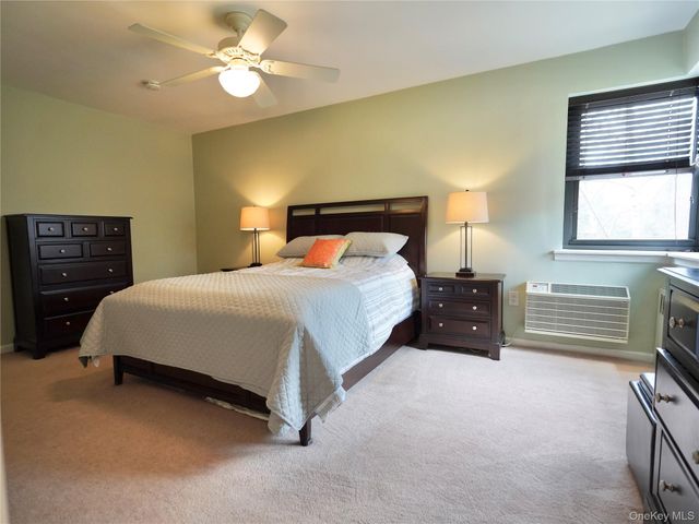 50 Brompton Road 3C, Great Neck, NY 11021