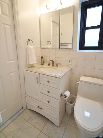50 Brompton Road 3C, Great Neck, NY 11021