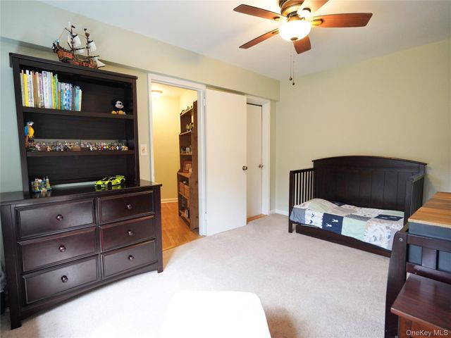 50 Brompton Road 3C, Great Neck, NY 11021