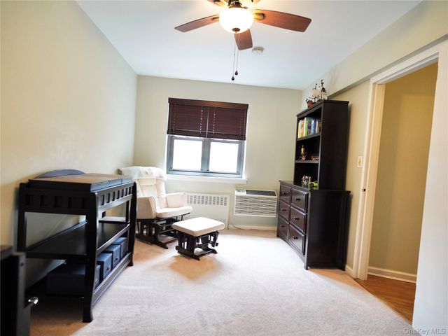 50 Brompton Road 3C, Great Neck, NY 11021