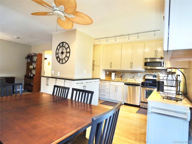 50 Brompton Road 3C, Great Neck, NY 11021