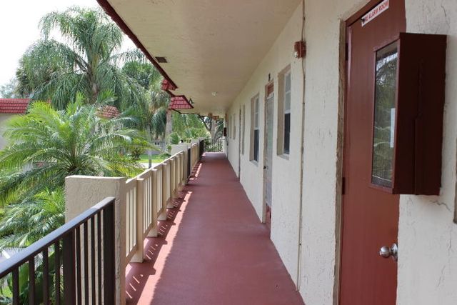 1 Abbey Lane 205, Delray Beach, FL 33446