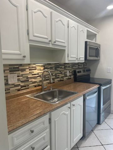 1 Abbey Lane 205, Delray Beach, FL 33446