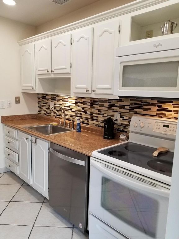 1 Abbey Lane 205, Delray Beach, FL 33446