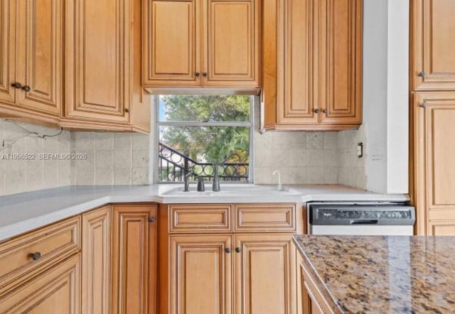 4850 SW 63rd Ter 232, Davie, FL 33314