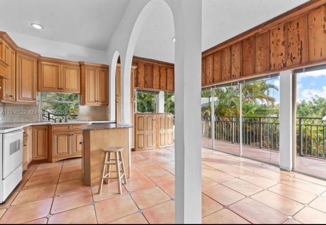 4850 SW 63rd Ter 232, Davie, FL 33314