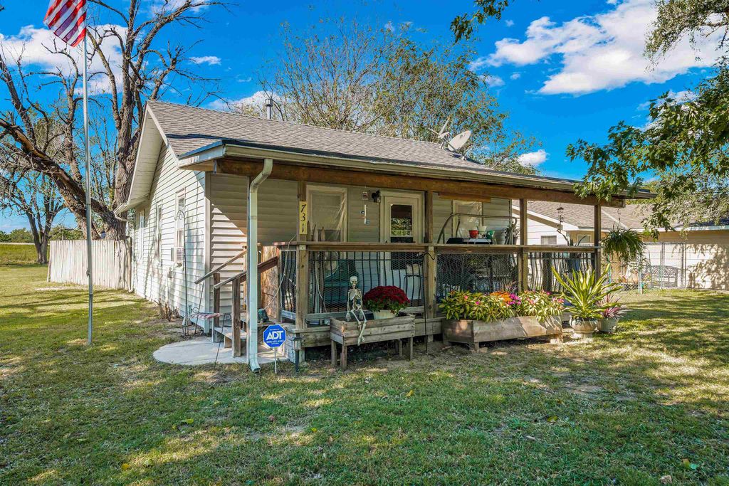 731 N Hoover Ave, Wichita, KS 67212