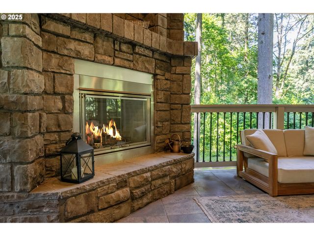 17677 WESTVIEW Dr, Lake Oswego, OR 97034