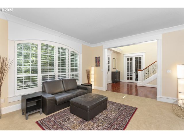 17677 WESTVIEW Dr, Lake Oswego, OR 97034