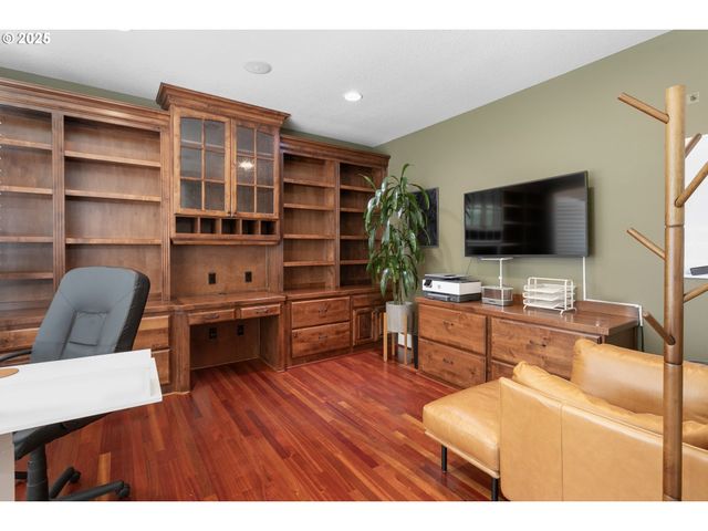 17677 WESTVIEW Dr, Lake Oswego, OR 97034