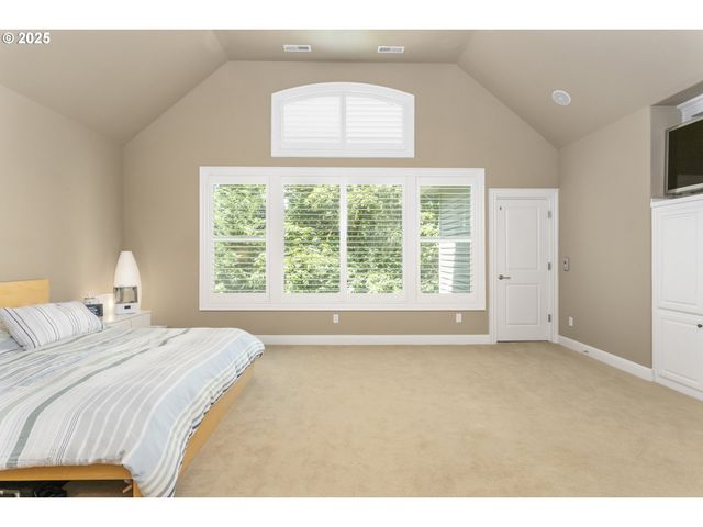 17677 WESTVIEW Dr, Lake Oswego, OR 97034