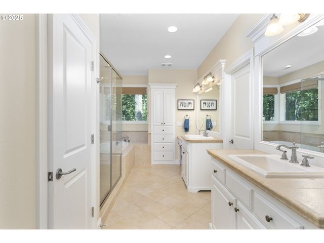 17677 WESTVIEW Dr, Lake Oswego, OR 97034