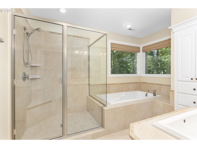 17677 WESTVIEW Dr, Lake Oswego, OR 97034