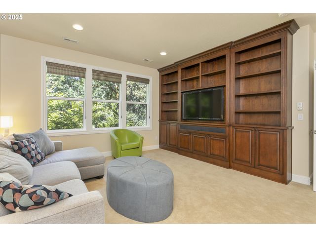 17677 WESTVIEW Dr, Lake Oswego, OR 97034